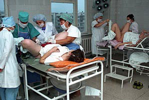 Хирургический метод прерывания беременности.